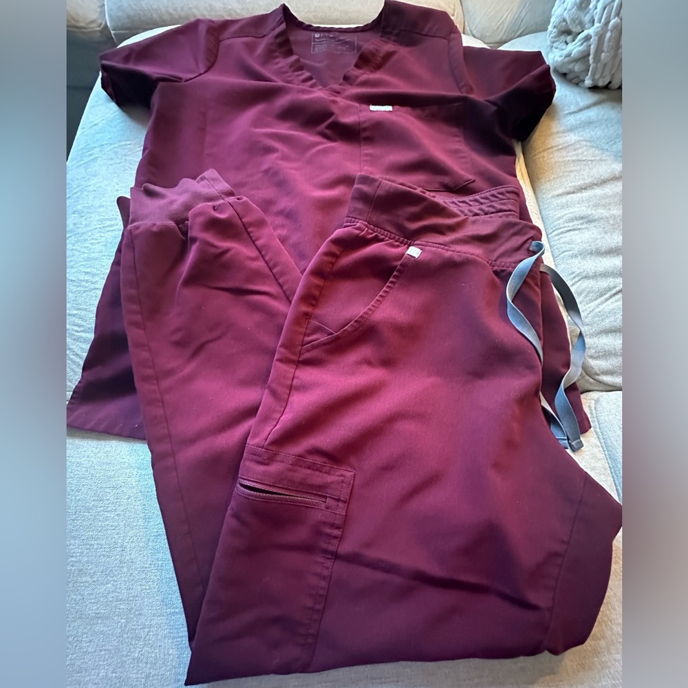 Figs Burgundy Scrub Set S/M